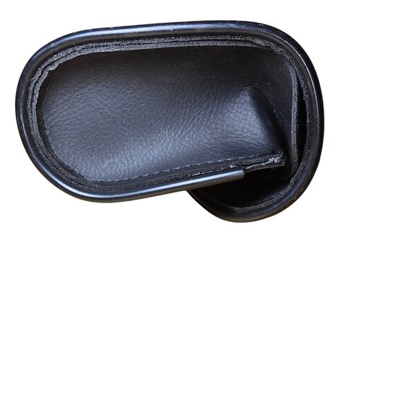 NEW Studded Black Leather Motorcycle Windshield Bag with Rare Harley Vintage Pin - Picture 6 of 8